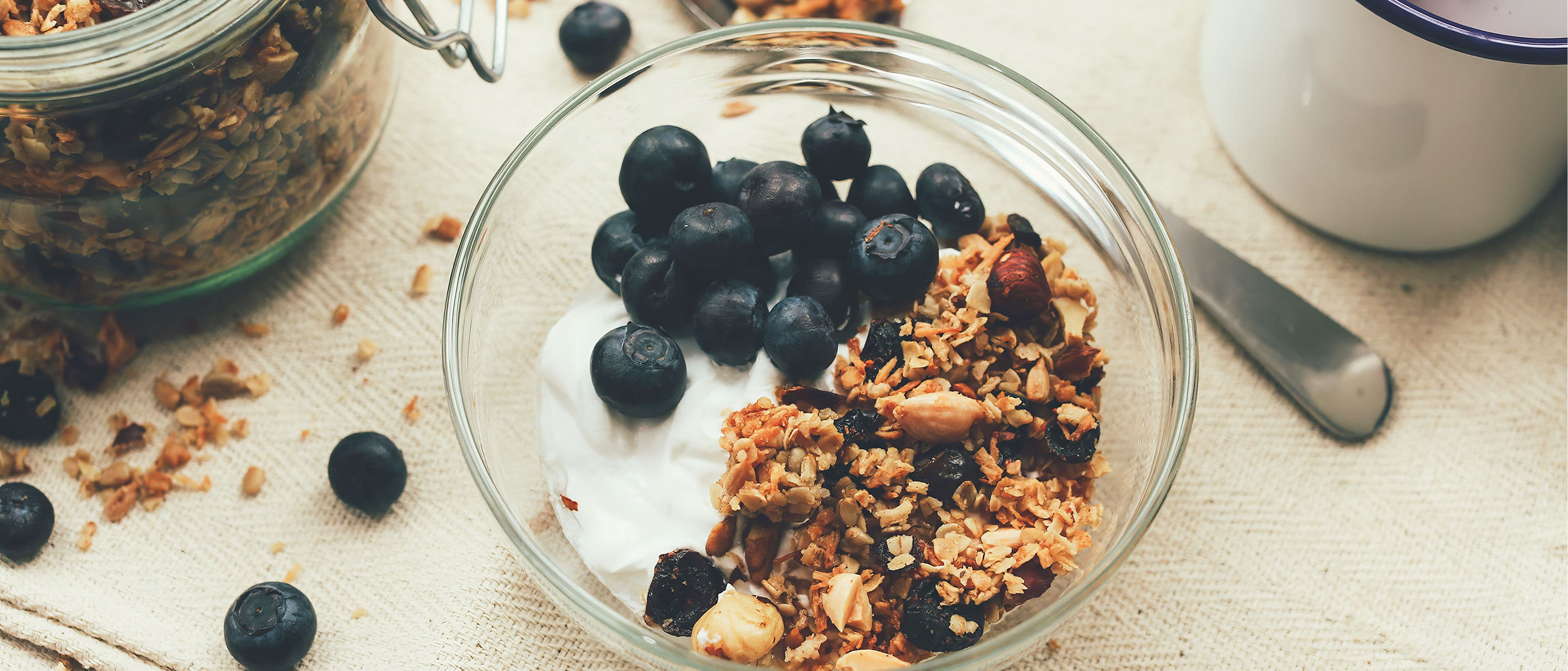 En skål med musli och blåbär
